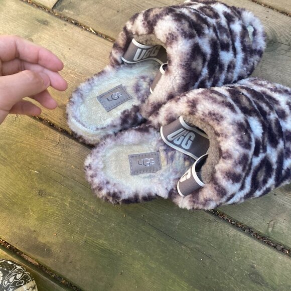 UGG Fluff Yeah Slide Panther Print Slippers - Picture 8 of 8